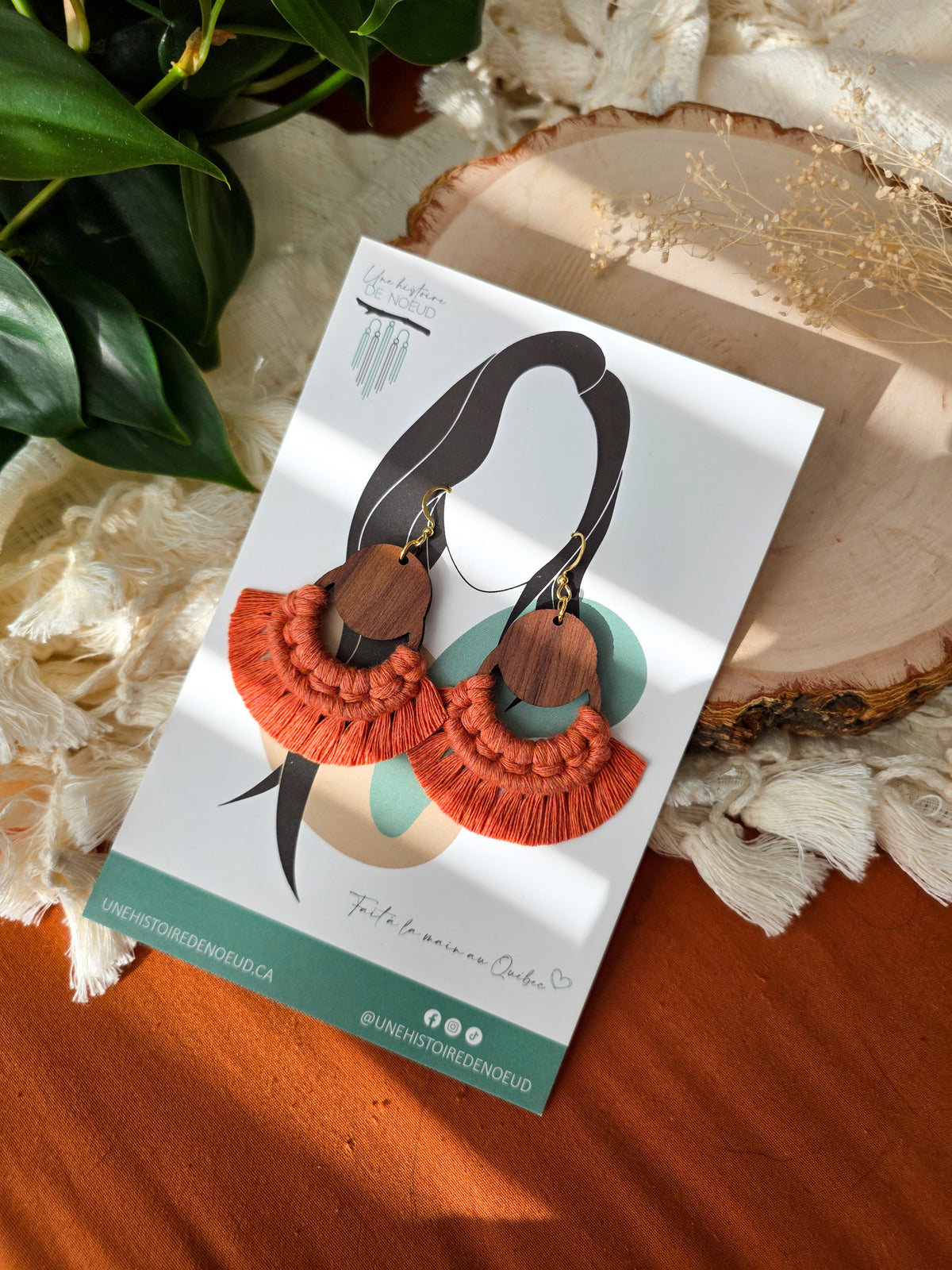 Boucles d’oreilles Sorel en bois de noyer – Format grand, terracota et or