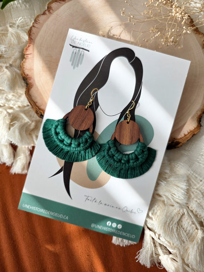 Boucles d’oreilles Sorel en bois de noyer – Format grand, vert forêt et argent