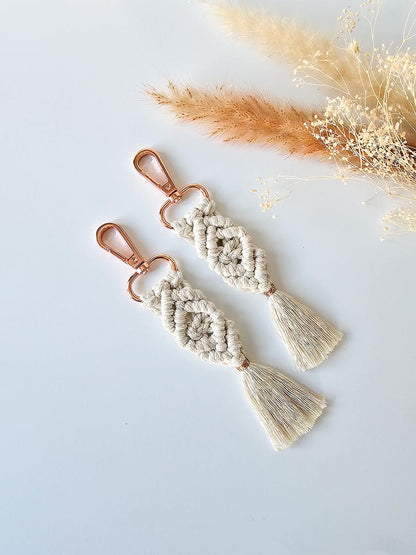 Collection Saint-Valentin - Porte-clés en macramé pince or rose