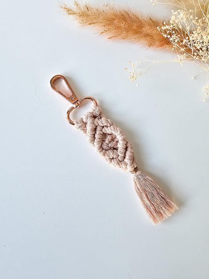 Collection Saint-Valentin - Porte-clés en macramé pince or rose