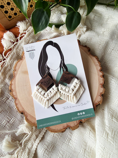 Boucles d’oreilles Flora – Macramé bohème, couleur naturel et argent