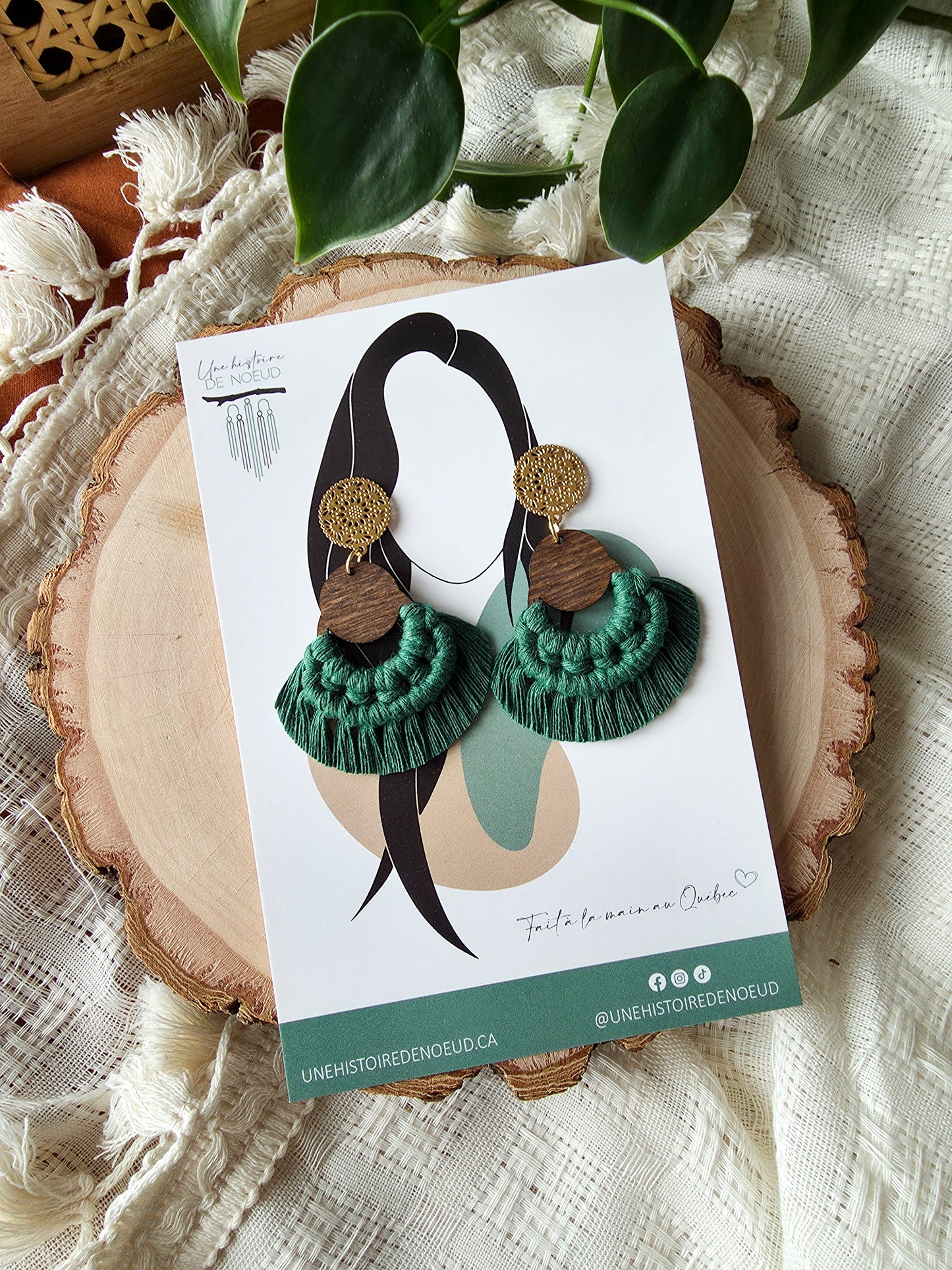 Boucles d’oreilles Sorel – Macramé bohème, couleur vert épicé et or