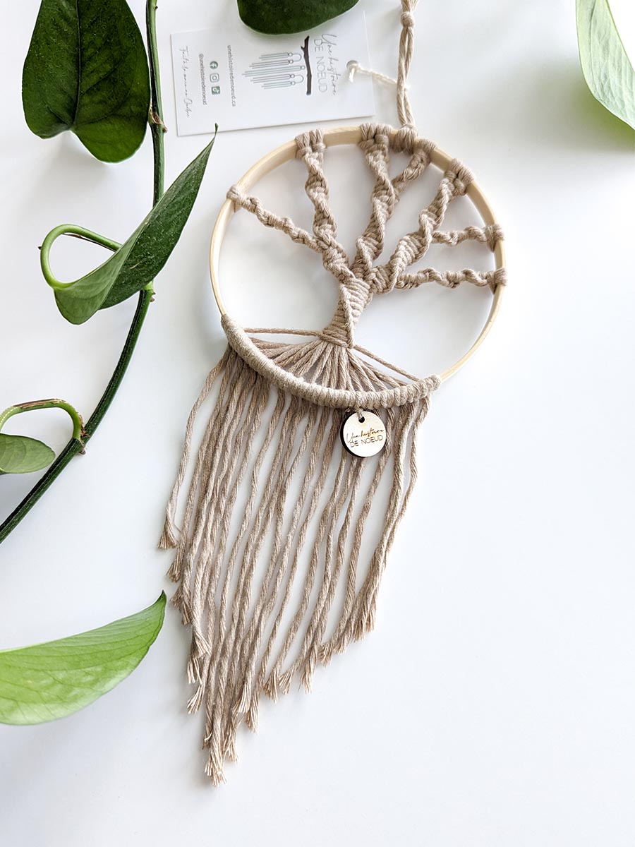 arbre de vie , couleur sable, une histoire de noeud, création en macramé fait au Québec, donnacona